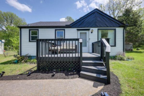 5 Min to Airport Pet Friendly Fire pit Fenced Yard